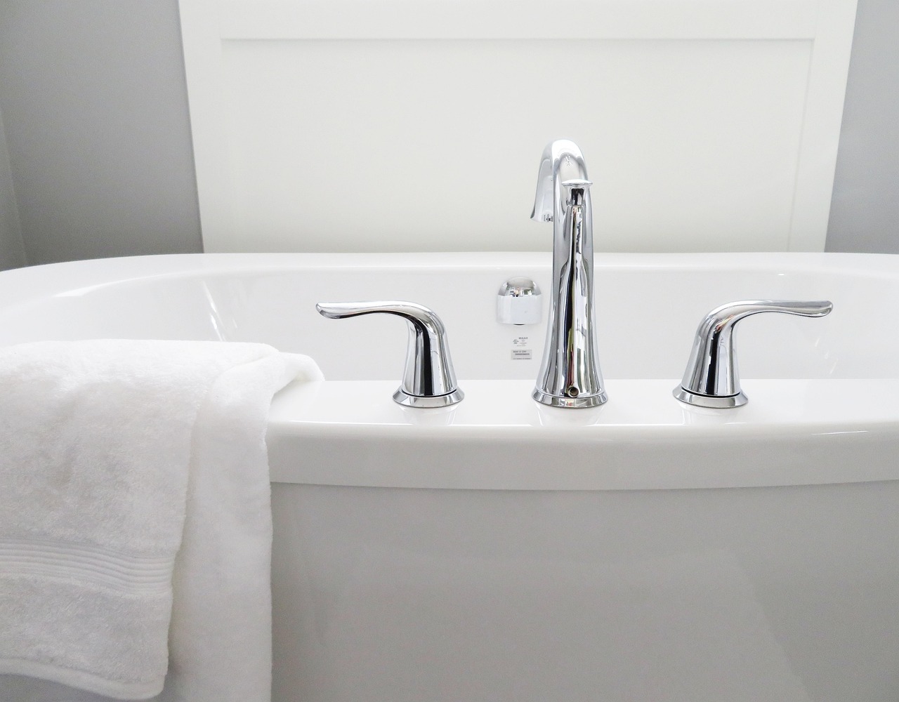 bathtub, tub, bathroom, bath, white, modern, nature, hygiene, towel, faucet, water, sanitary, luxury, porcelain, elegance, ceramic, restroom, home, house, interior, clean, wash, hygienic, washroom, gray home, gray water, gray house, gray bathroom, gray interior, gray clean